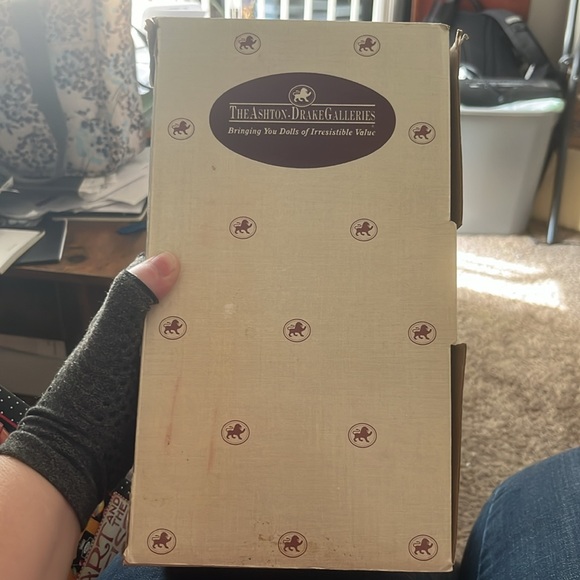 Porcalin Doll, Little Boy With Dog, The Austin-Drake Gallery, Good Condition - Picture 3 of 3